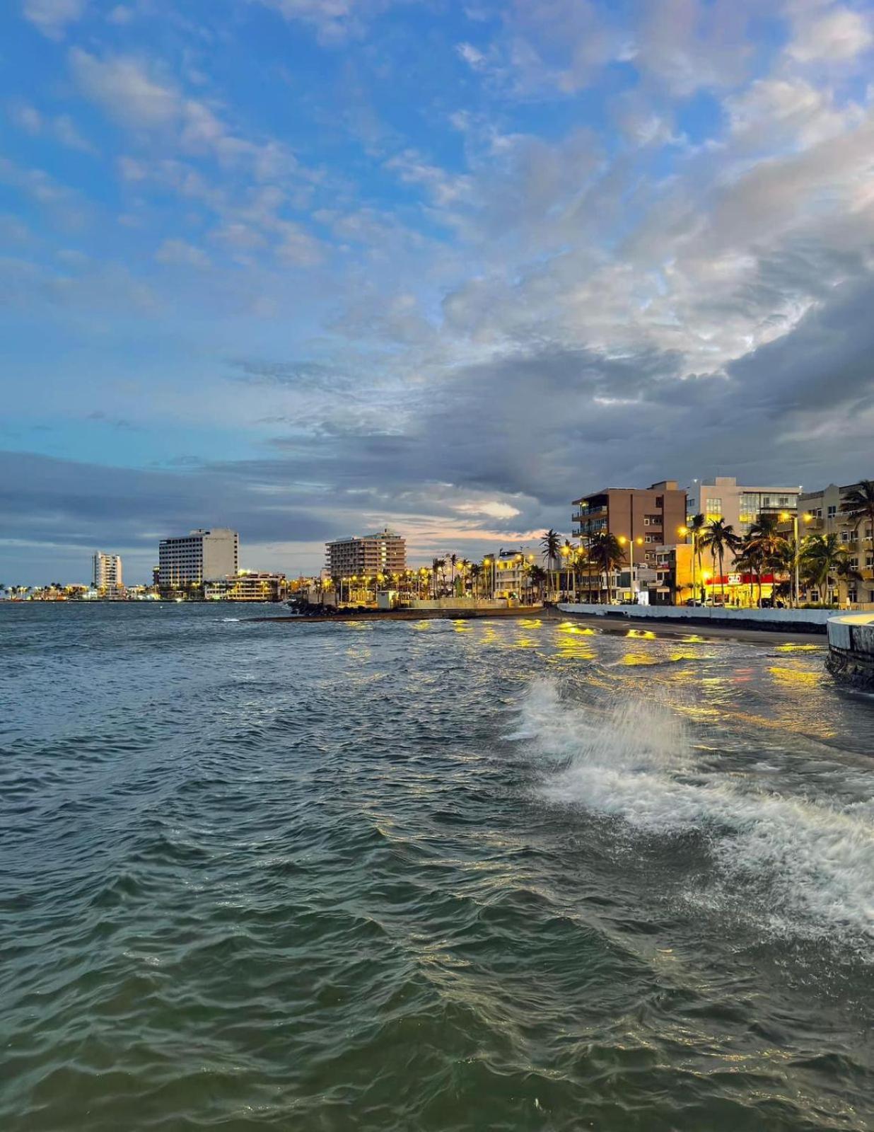 Suites Brisa Marina - Atras De Playa Regatas Y El Malecon, 6 Calles Del Acuario Veracruz Eksteriør bilde